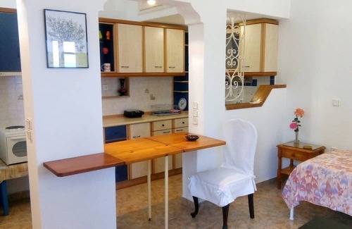 Evdilos House | Bella Vista GuesthousenCosy studio apt. w/sea view, front yard,10' to Evdilos