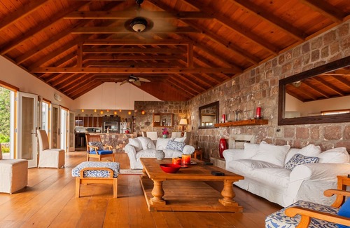 Windward Side Villa | Champagne Cottage - Luxury Private Rental Home