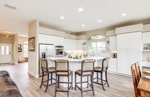 Byron House | Beautiful Home w/Hot Tub on Byron Olive Farm