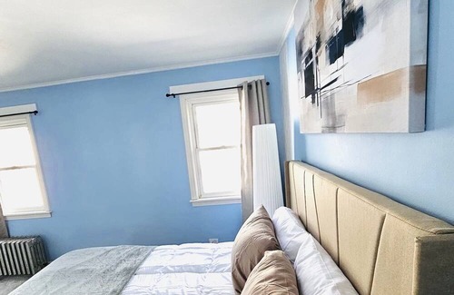 Norwood Park East Apartment | Private apartment in desirable Norwood/Edison Park Chicago. Near Ohare Airport.