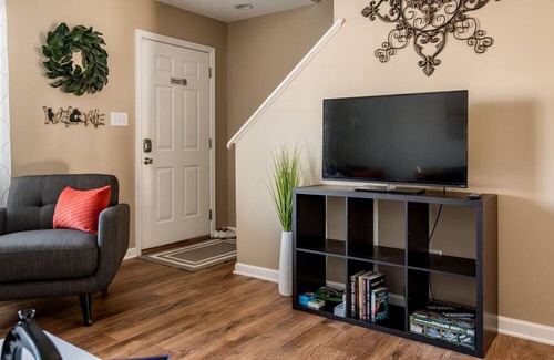 Lynchburg House | Clean & Stylish with back patio grill