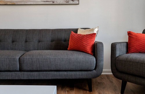 Lynchburg House | Clean & Stylish with back patio grill