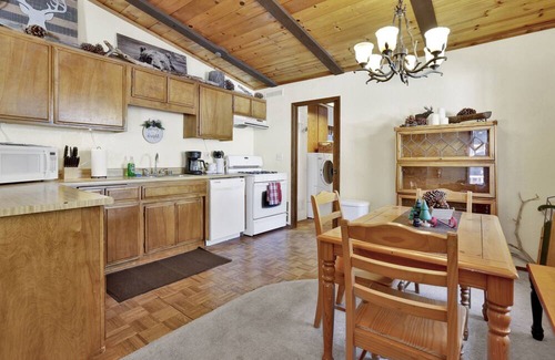 Sugarloaf Cabin | Sugar Bear Retreat- Adorable Big Bear Cottage
