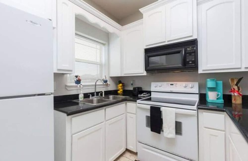 Edinburg Apartment | Urban Elegance Private/Gated 1BR