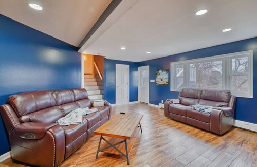 Glen Burnie House | 315) Waterfront with Hot Tub!