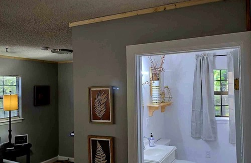 Royal House | Cute Cabin Feel, minutes from Lake Quachita