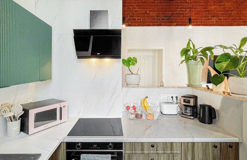 Magdeburg Condo | Living & Comfort Loft-suite: Fast Wifi, Coffee, Netflix, Kingsize Beds
