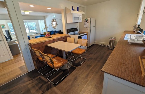 Hendersonville House | Downtown Duplex, +Pets!nShort 3 block walk to Main St.nFenced Yard, NO Pet Fee!