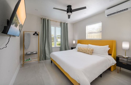 Saint Cloud House | Pet friendly + in Dwtn + 20mi to Disney & Parks!
