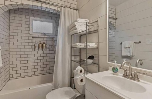 Provo House | Near Parks, Close to Provo Airport, Queen Bed!