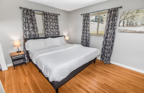 North Park Hill House | Enchanting Forest Retreat: 5 Bedrooms with King Beds & Fire Pit