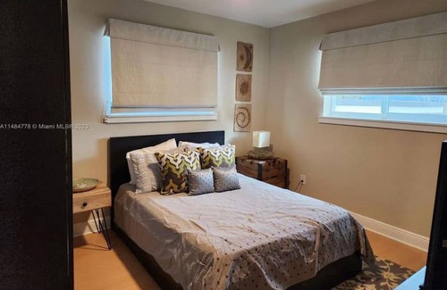 Park East House | Cozy Oasis in Hollywood