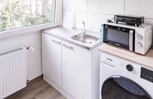 Duisburg City Center Apartment | - Heavenly Apartment in the Heart of Duisburg - Hbf - Big TV & Working Space -