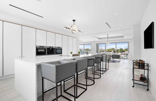 Nassau House | nThis luxury condo is perfect for group trips and is located in a Marina!