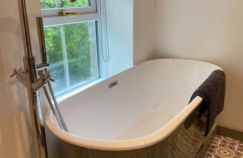 Corris House | Idyllic cottage by the River