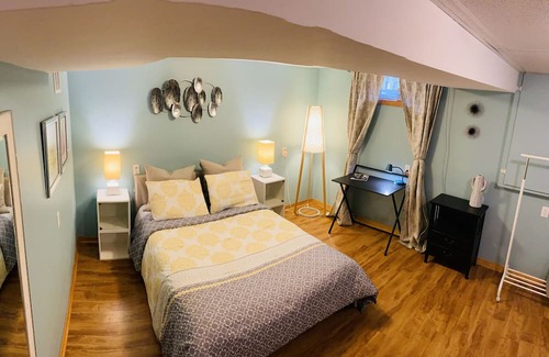 Dundas Apartment | Escarpment Dwelling!