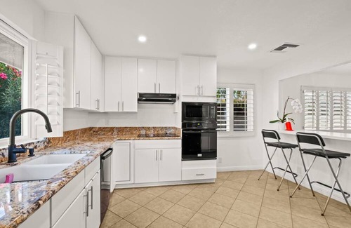 Palm Desert Condo | 3BR house 5 min to EL PASEO. Coachella and Stage Coach Accommodation.