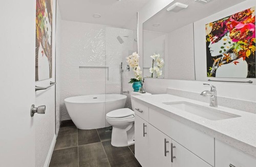 Palm Desert Condo | 3BR house 5 min to EL PASEO. Coachella and Stage Coach Accommodation.