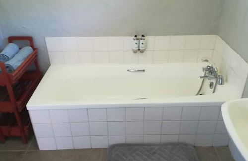 Underberg Cottage | Quaint 1-Bed Cottage with Lounge in Underberg