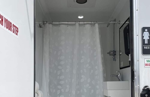 Sandusky Boat Rental | Houseboat Couples Retreat at SoLSTAY