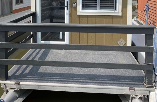 Sandusky Boat Rental | Houseboat Couples Retreat at SoLSTAY