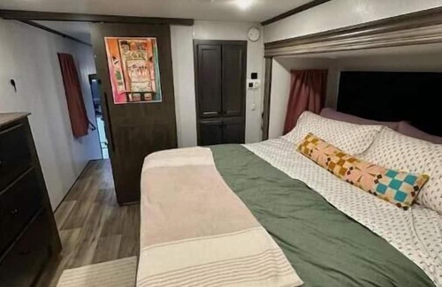 Arrington House | Cute & Homey Camper @ Happy Farm
