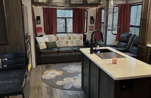 Arrington House | Cute & Homey Camper @ Happy Farm