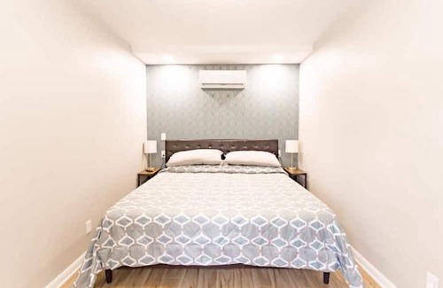 Monroe Apartment | Stylish Downtown Flat