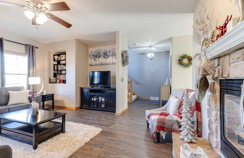 Bristol House | 3 Story Townhome 30 min to Milwaukee, 45 min to O'hare, 25 min to Lake Geneva
