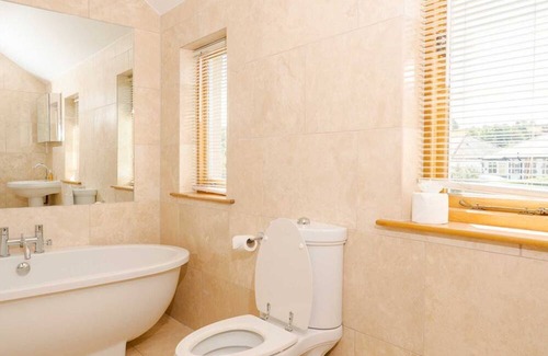 Ashford-in-the-Water House | Contemporary 5 bedroom holiday home in Bakewell, sleeps 10.