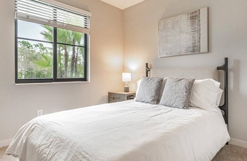 Three Oaks Apartment | Landing at The Grove at Portofino Vineyards - 3 Bedrooms in Three Oaks