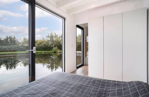 Oud Ade Boat Rental | Luxe houseboat 4 volw/2 kind op Kagerplassen (ZH)