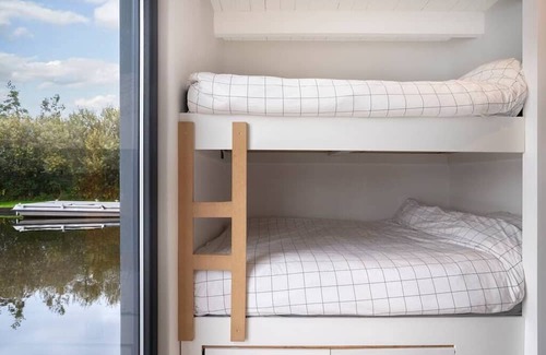 Oud Ade Boat Rental | Luxe houseboat 4 volw/2 kind op Kagerplassen (ZH)