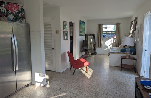 Mango Groves Cottage | Downtown Lake Worth Beach Casita