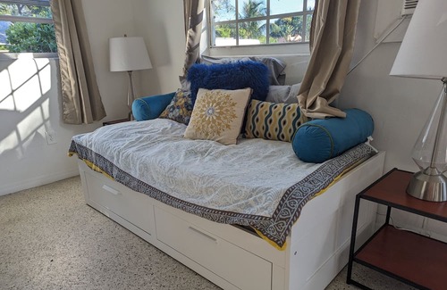 Mango Groves Cottage | Downtown Lake Worth Beach Casita