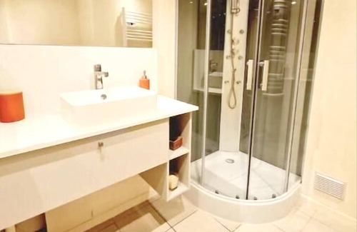 Saint-Michel-Chef-Chef Apartment | Homerez - 70 m away from the beach! Nice apartement for 6 ppl. with terrace