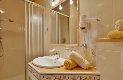 Koessen Apartment | Doppelzimmer mit Zusatzbett - Pension Gieringer