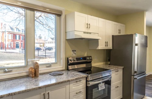 Watertown House | Entire 2 Bedroom Home - Hamilton/Waterdown