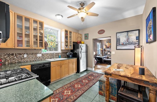 Hyde Park House | Bungalow in historic walking neighborhood near downtown Austin