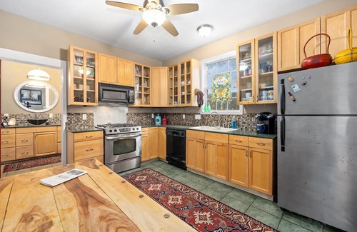 Hyde Park House | Bungalow in historic walking neighborhood near downtown Austin