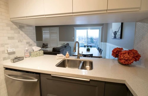 Midland House | Modern Home by the Bay w/Hot Tub!