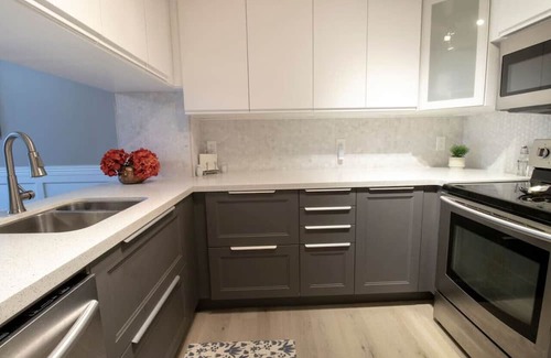Midland House | Modern Home by the Bay w/Hot Tub!