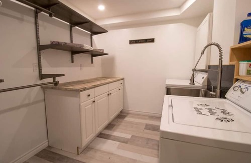 Midland House | Modern Home by the Bay w/Hot Tub!