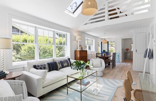 Springs Cottage | Cheerful cottage walking distance from Louse Point!