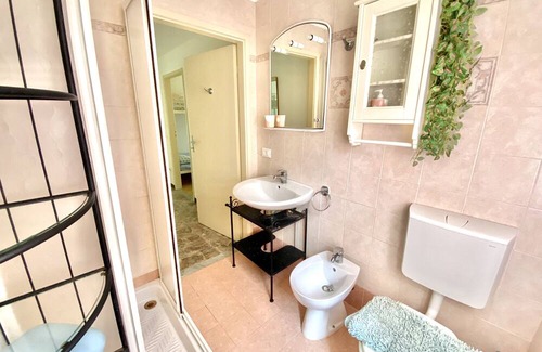 Marina di Castagneto Carducci House | Holiday Home 'Appartamento 1 - Villa Lidia' with Private Pool, Wi-Fi and Air Conditioning