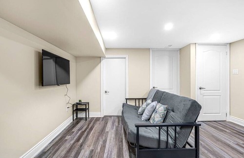 Beasley House | Chic 2Bed Gem-Prime Location to DT/Hospital/TiCats
