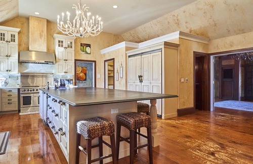 Canton House | Riverview 7.5K sqft Modernized Secluded Historical Family Retreat Home