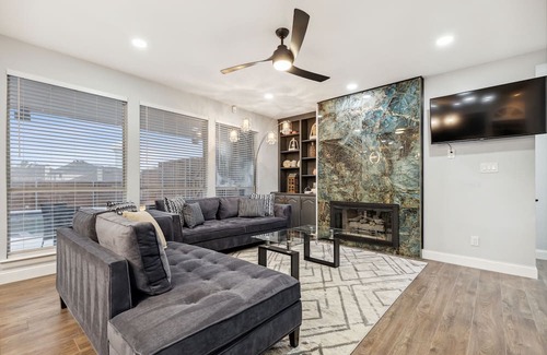 North Central Carrollton House | Beautiful & Large Pool House
