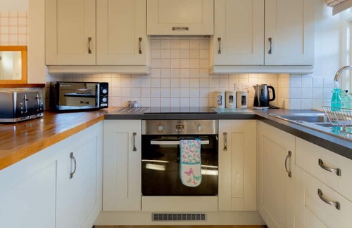 Bourton House | Jasmine Cottage - 2 Bedroom in Heart of Bourton!