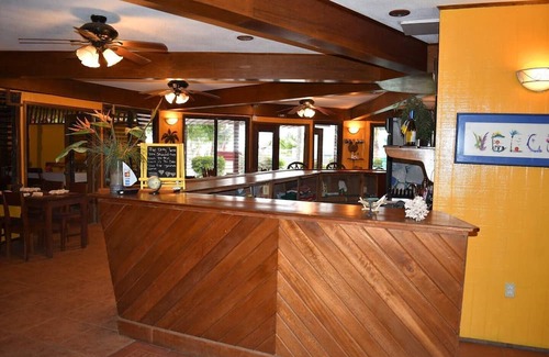 Placencia Apartment | Nautical Inn 1-Spacious Bungalow on the Beach-Pool